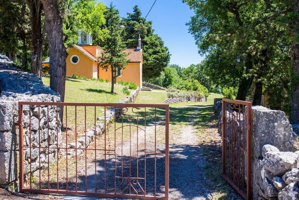 Three-Bedroom Villa With Private Pool Lovreć Buitenkant foto