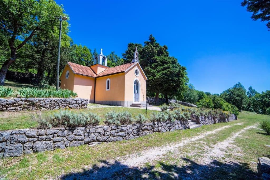 Three-Bedroom Villa With Private Pool Lovreć Buitenkant foto